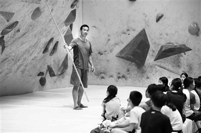 他总改不掉, 谢卫成每天