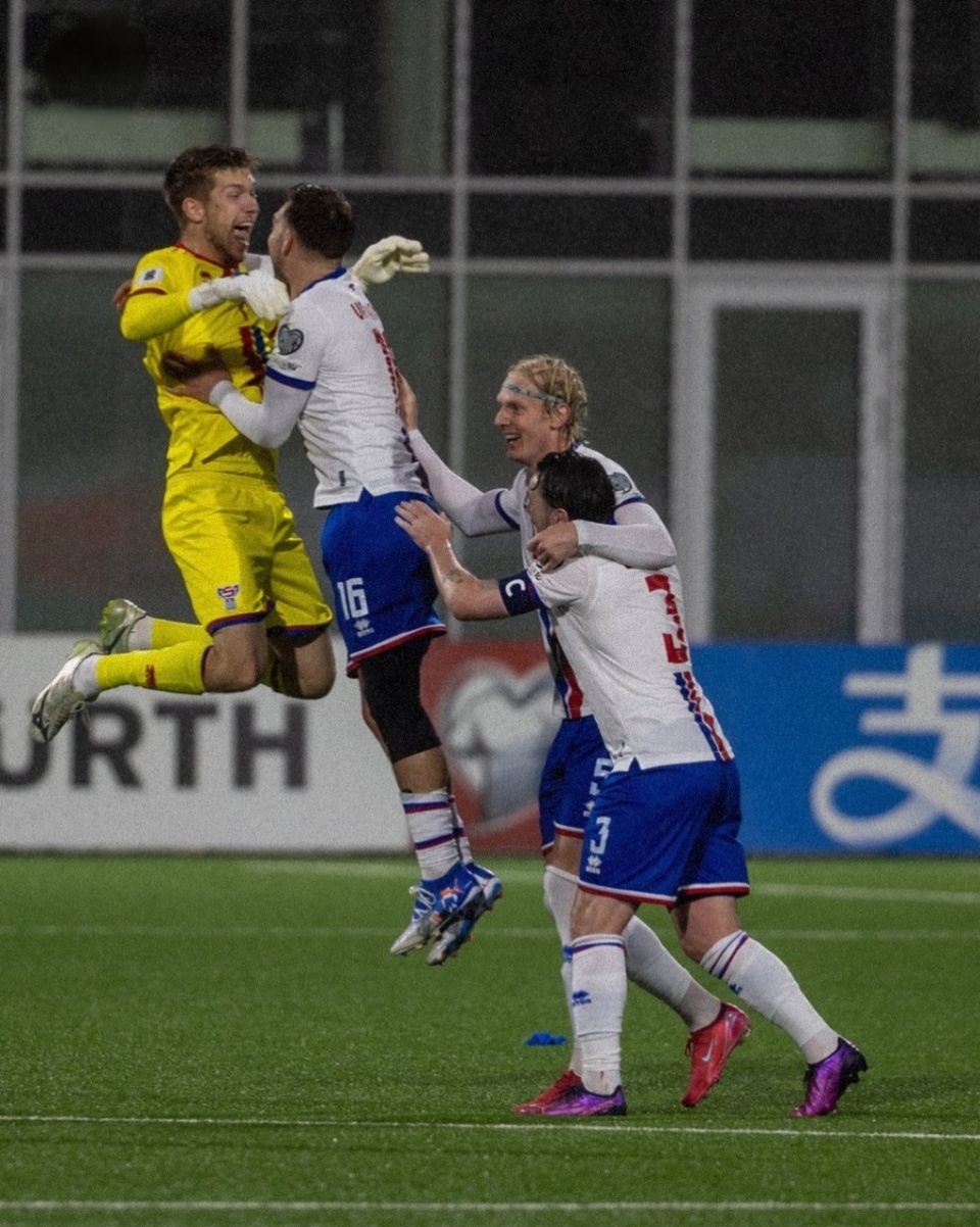 以三连胜开, ZIZ, 尽管法罗群 以三连胜开, ZIZ, 尽管法罗群