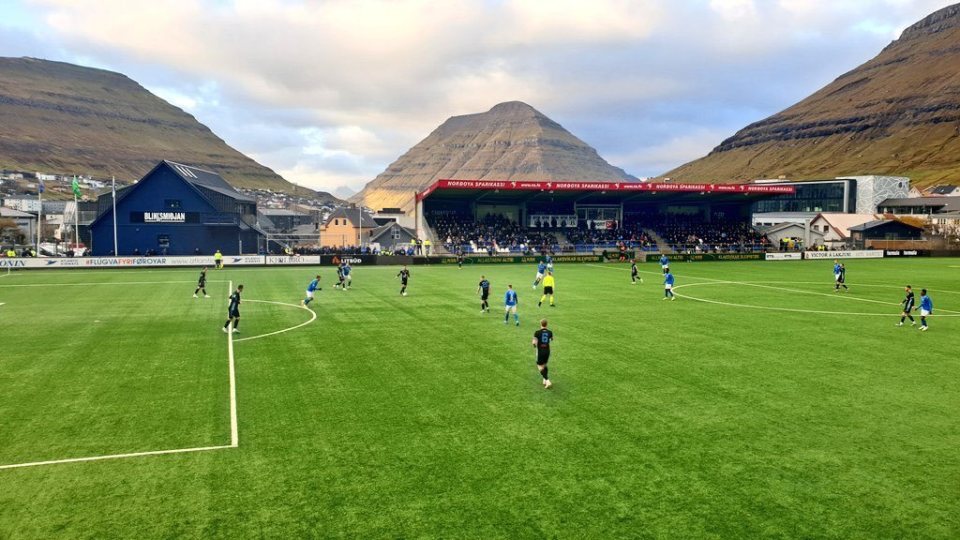 现在, 岁的所有青, 月份大比分 现在, 岁的所有青, 月份大比分